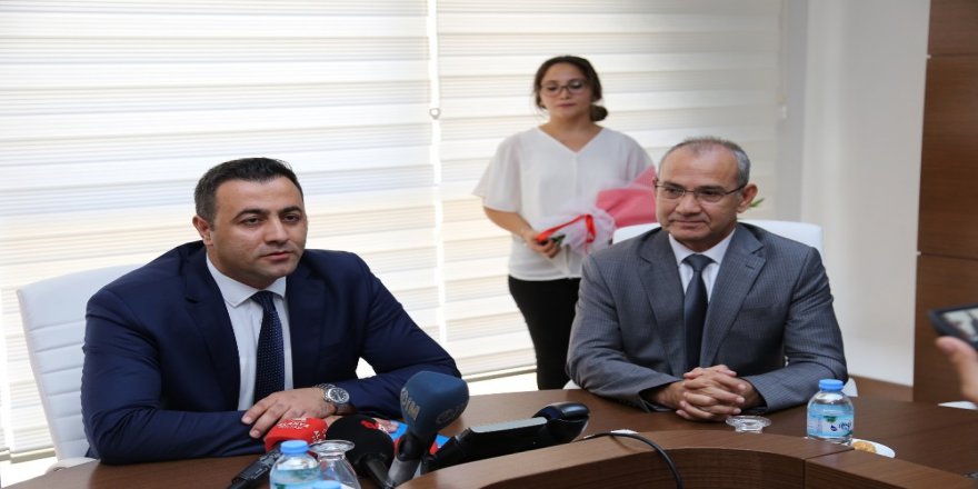 Prof.dr. Ekrem Kalan Alkü Rektörlük Bayrağını Devraldı