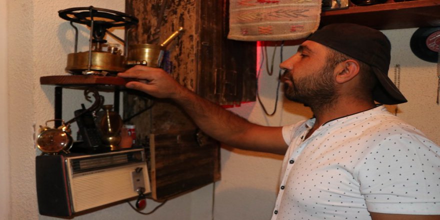 Mobilya Ustası Antika Eşyalarla Evini Adeta Müzeye Dönüştürdü