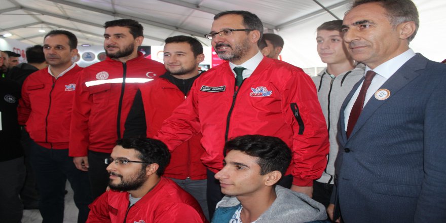 Bakan Kasapoğlu Teknofest’te Gençlerle Bir Araya Geldi