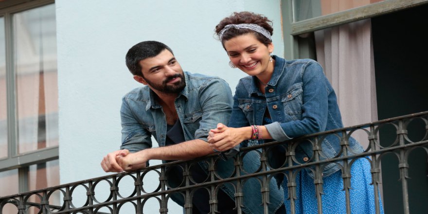 Bebek Bekleyen Ünlü Sanatçıya Sahne Yasağı