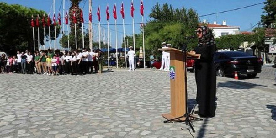 İzmir’de Skandal: Başörtülü Sunucu Öğretmene Akıl Almaz Tepki