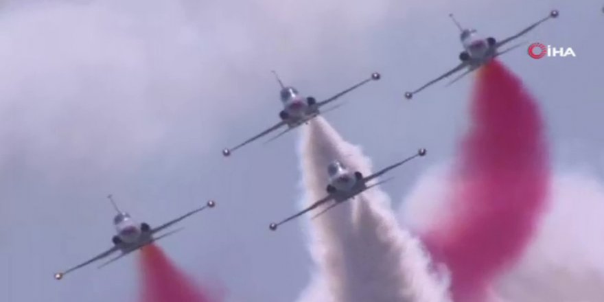 Solo Türk Ve Türk Yıldızları’ndan Nefes Kesen Gösteri
