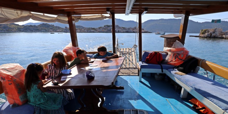 Öğrencilerin Turistleri Bile Kıskandıran taşımalı eğitimi