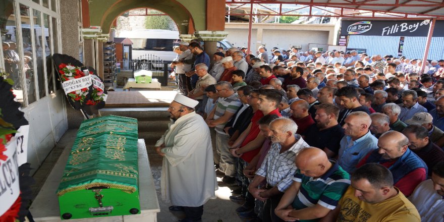 Trafik Kazasında Ölen Emekli Müdür Ve Eşi Son Yolculuklarına Uğurlandı