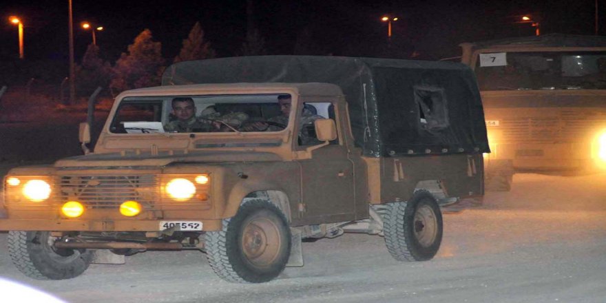 Sınırın Sıfır Noktasına Askeri Araç Sevkiyatı