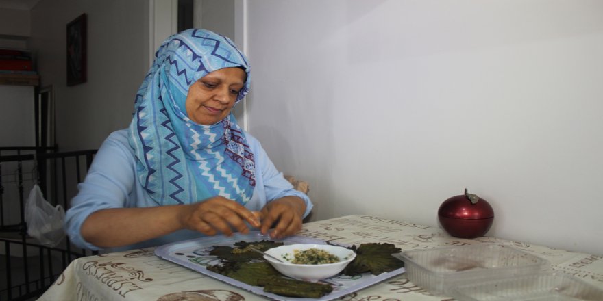 Kanser Hastası Kadın Sardığı Sarmalarla Öğrencilere Burs Veriyor