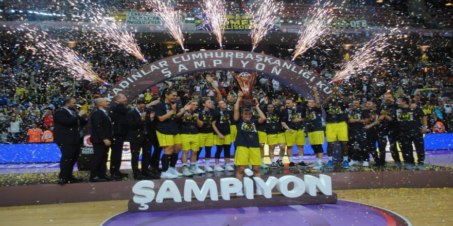 Fenerbahçe Kupayı Müzesine Götürdü