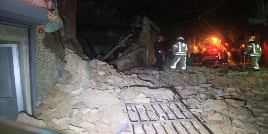 Beyoğlu’nda Tek Katlı Metruk Bina Çöktü