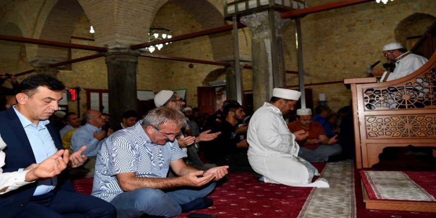 Antalya, Zafer İçin Sabah Namazında Buluştu
