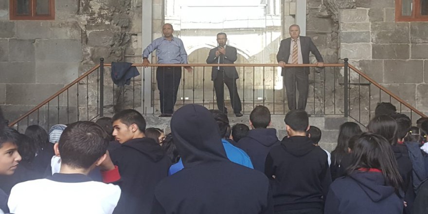 Tarihi Medresede Tarih Dersi