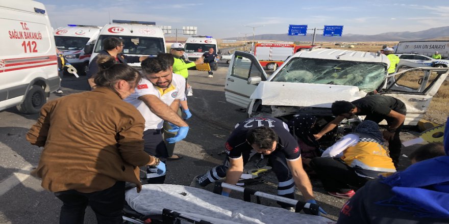 Konya’da İki Kamyonet Çarpıştı: 8 Yaralı