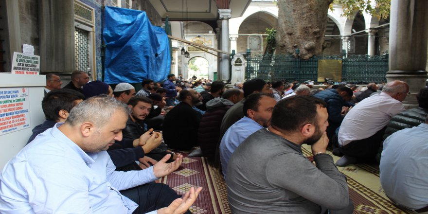 Eyüp Cami’nde Binlerce Kişi Mehmetçik İçin Dua Etti