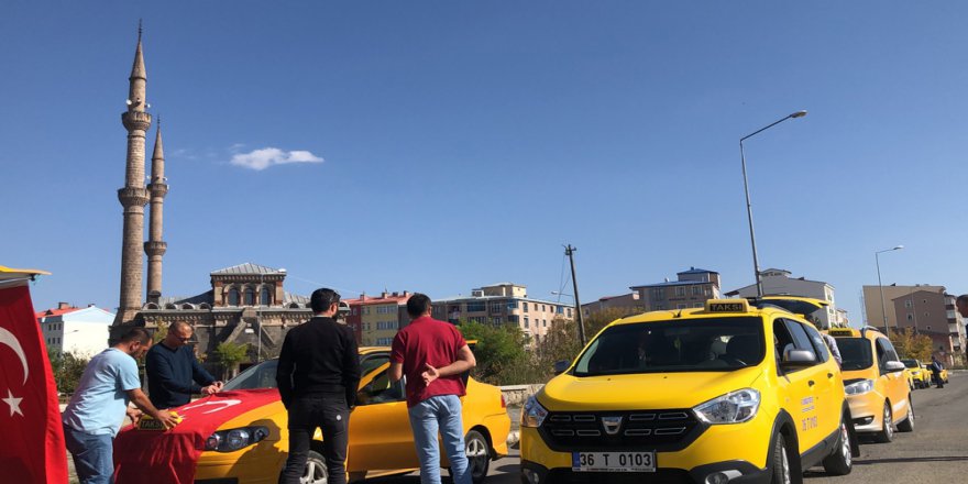 Karslı Taksicilerden Barış Pınarı Harekatı’na Destek