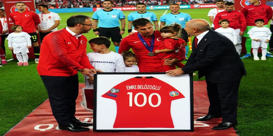 Emre Belözoğlu’na 100. Maç Hediyesi