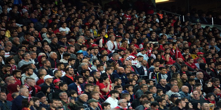 Kadıköy’de Bin 796 Gün Sonra Milli Heyecan
