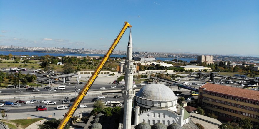 Avcılar’da Hasarlı Minarenin Sökülme Anı Havadan Görüntülendi