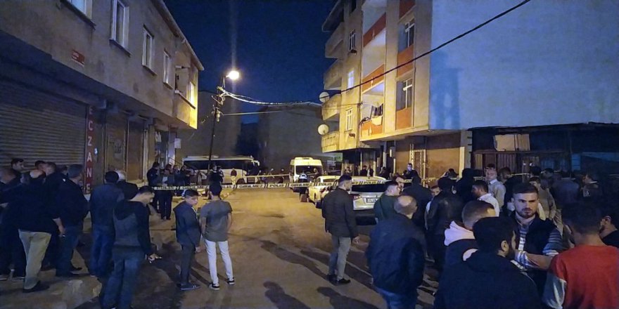 Kuyumcuyu Ve Oğlunu Gasp Edip Altınları Alıp Kaçtılar