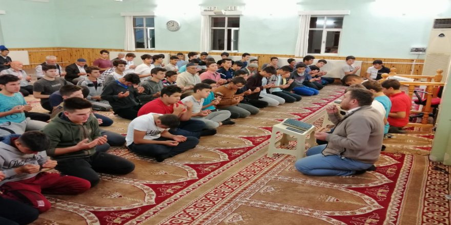 Öğrencilerden Mehmetçiğe, ‘Fetih Sureli’ Destek