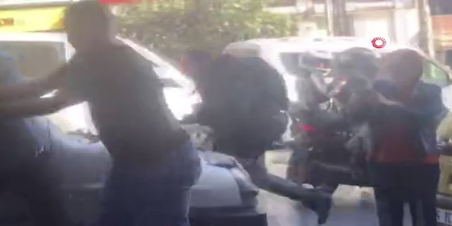 Beşiktaş’ta Uyarılara Rağmen Slogan Atan Hdp’lilere Polis Müdahalesi
