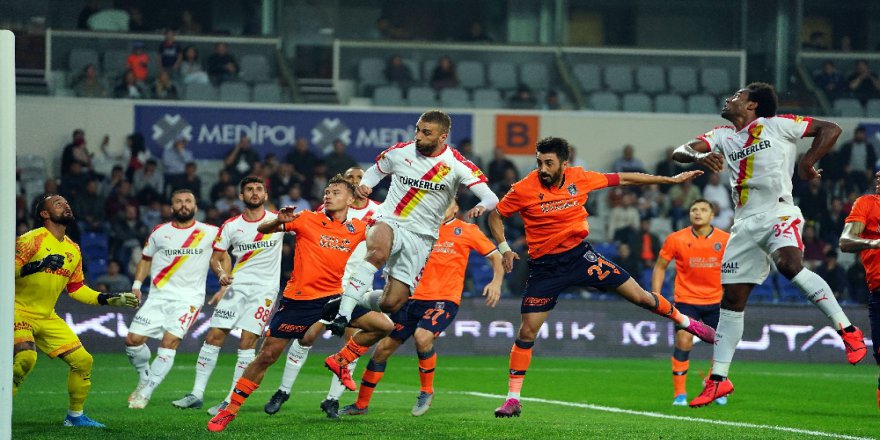 İlk Yarı Başakşehir’in Üstünlüğüyle Bitti