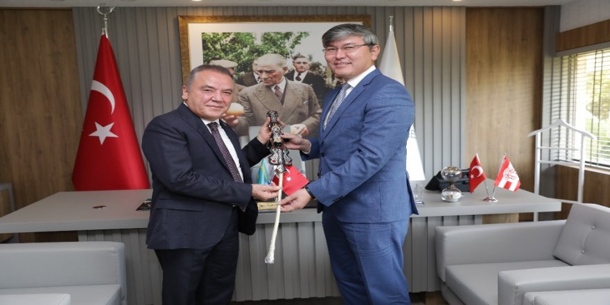Kazak Büyükelçi Başkan Böcek’i Ziyaret Etti