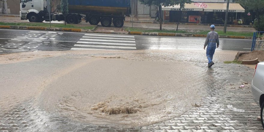 Diyarbakır’da Sağanak: Ev Ve İş Yerlerini Su Bastı