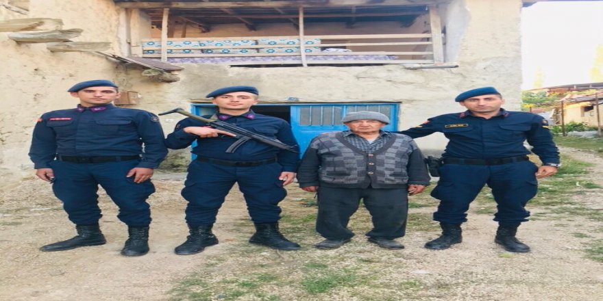 Kayıp Alzheimer Hastası Yaşlı Adam Mezarlıkta Bulundu