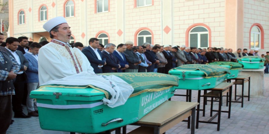 Yangın Faciasında Ölen Baba Ve 3 Çocuğu Toprağa Verildi