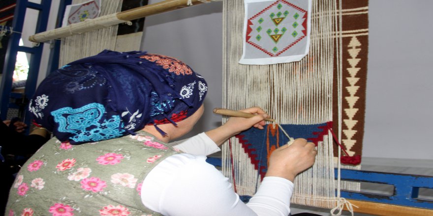 Bin Yıllık Motifler İlmek İlmek Kilimlere İşleniyor