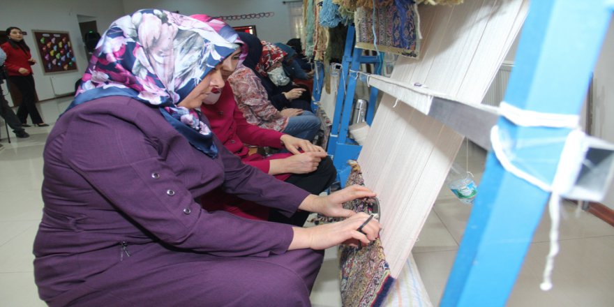 Halılar Altındağlı Kadınların Elinde Hayat Buluyor