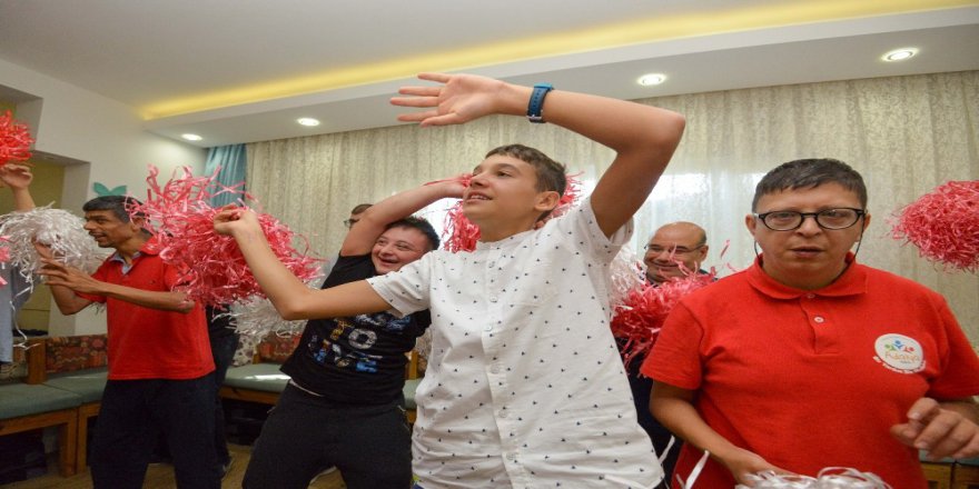 Otizm Ve Down Sendromlu Çocuklar "Aksaray’a Sessiz Kalma" Diye Haykırdı