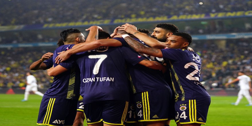 Fenerbahçe İlk Yarıyı Önde Kapattı