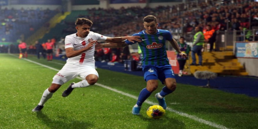 Çaykur Rizespor İlk Yarıyı Önde Kapattı