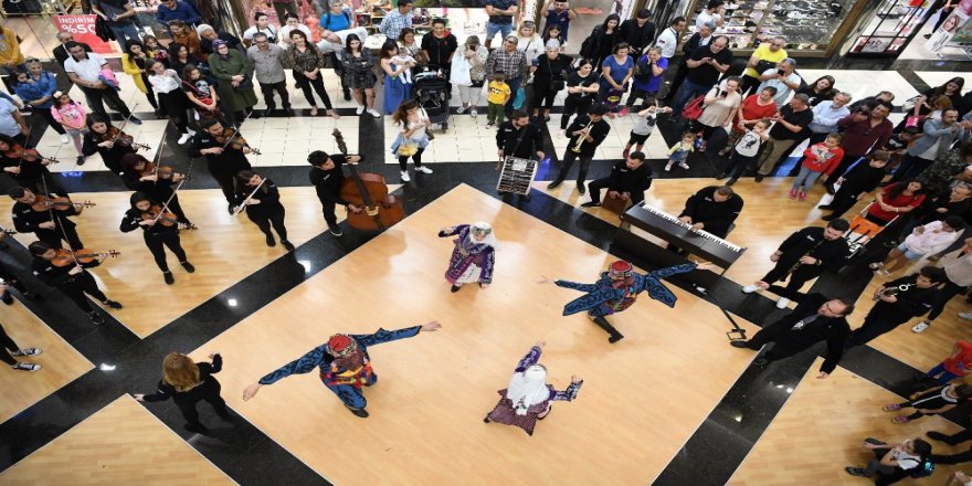 Konyaaltı Belediyesi Oda Orkestrası Avm’de Konser Verdi
