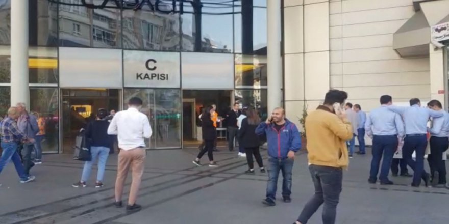 Bakırköy’de Avm’de Yangın Paniği