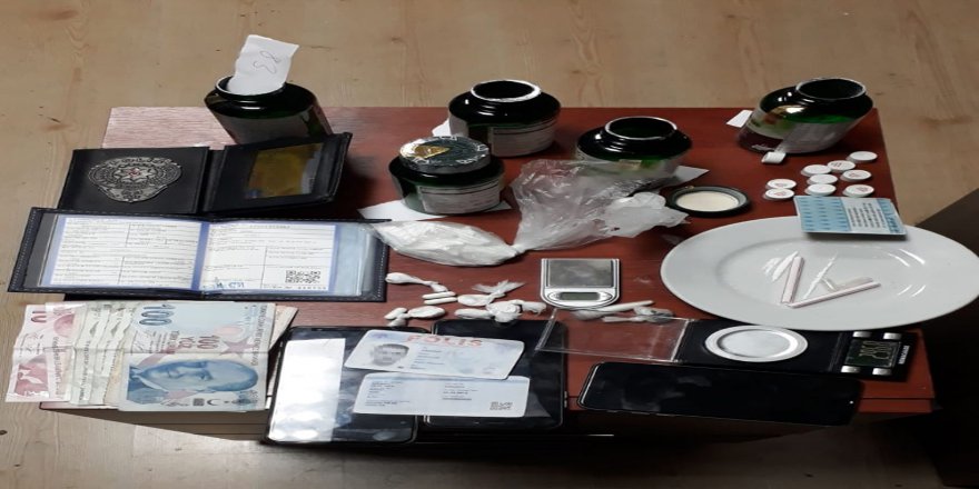 İstanbul’da Zehir Taciri Eski Polisin Evinden Kokain Ve Ecstasy Çıktı