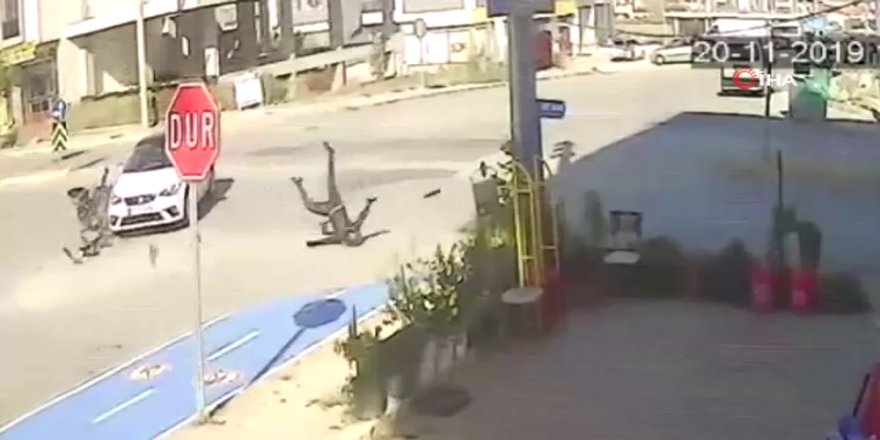 Motosiklet Sürücüsünün Havada Taklalar Attığı Anlar Güvenlik Kamerasında