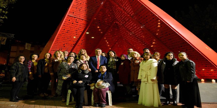 Kadınlar Şiddete Karşı Alyazma Anıtı’nda Toplandı