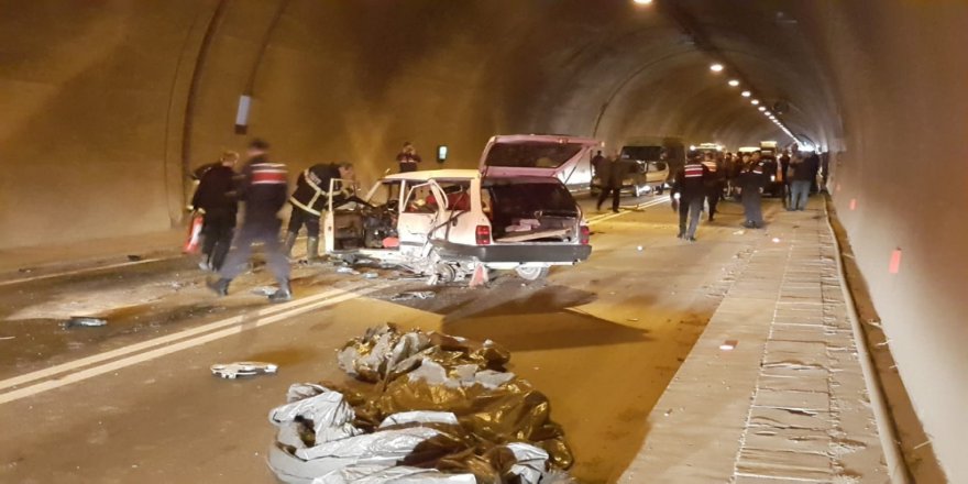 Tünelde Üç Araç Birbirine Girdi: 4 Yaralı