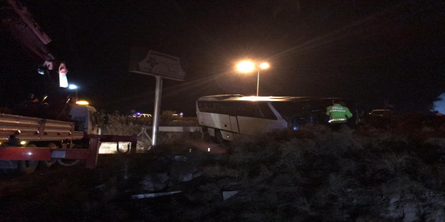 Bursaspor Taraftarlarını Taşıyan Otobüs Kaza Yaptı: 19 Yaralı