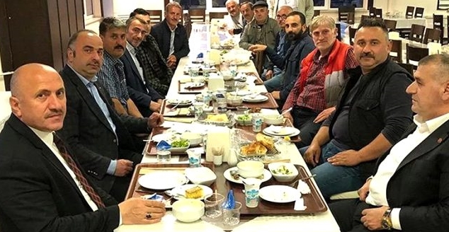 RİZE ÇAYELİ BELEDİYE BAŞKANI CORONA'YA UYMADI İFTAR VERDİ