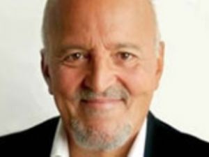 Mehmet Ali Birand'ın Oğlu Ölüm Haberlerini Yalanladı