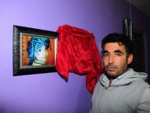 Fotoğraf örttüren acı