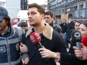 İki Ünlü Serbest