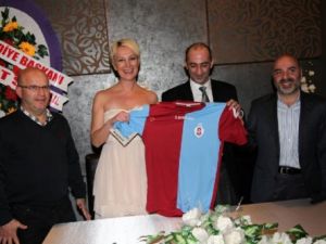 Belçikalı Fanatik Fenerli Alice Of'ta Gelin Oldu