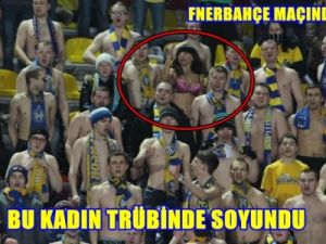 F.Bahçe maçında kadın taraftar soyundu