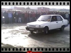Tuning şovunda otomobil seyircilerin içine daldı