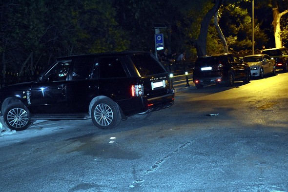 İSTANBUL'DA LÜKS CİP ÇAPRAZ ATEŞE TUTULDU: 2 AĞIR YARALI