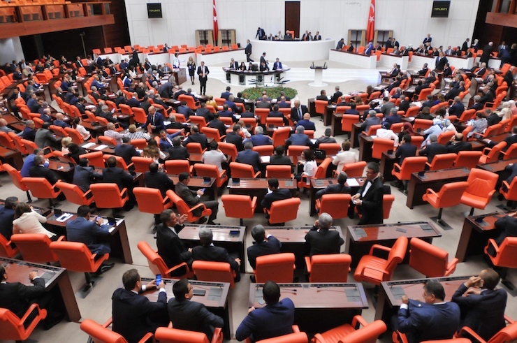 AKP'DE ÇATLAK; BOZDAĞ VEKİLLER İLE TARTIŞTI