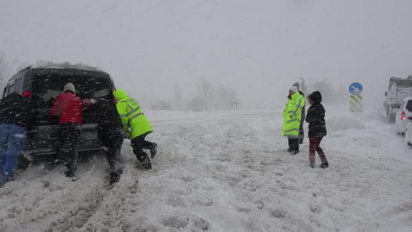 BOŞUNA YOLA ÇIKMAYIN; 35 KİLOMETRE KUYRUK